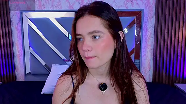 LittleeSara18 online show from 06-02-26, 11:23