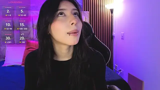 chloe bluee  online show from 04-21-26, 11:05