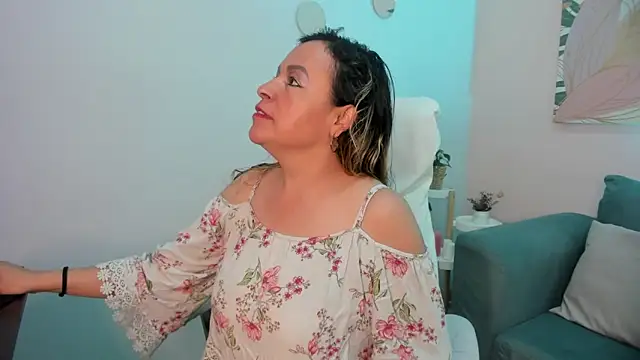 Ivonne 4 online show from 04-01-26, 12:28