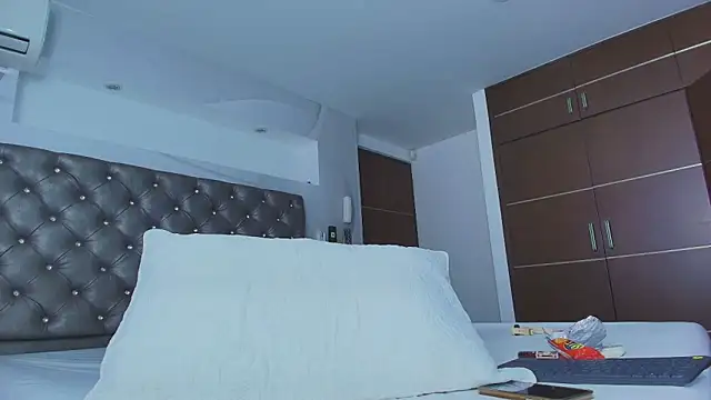 PapiLucca online show from 02-28-26, 04:30