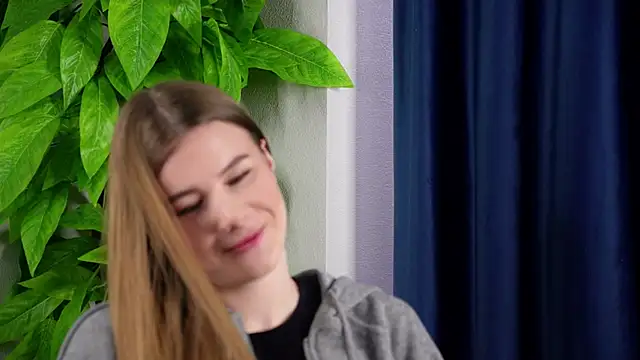 Snapshot of DixieVarlas chatting on 03-08-26, 05:33 DixieVarlas online show from 03-08-26, 05:33