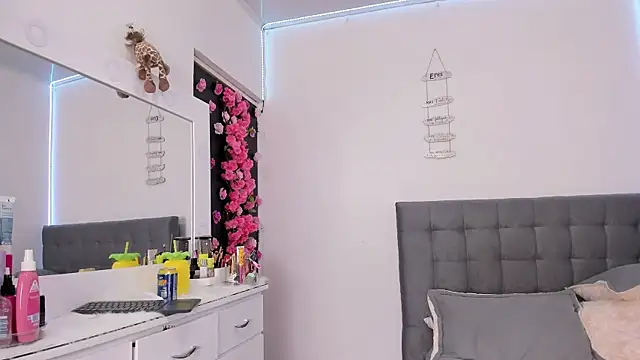 Ariana-Cobos online show from 04-02-26, 09:23