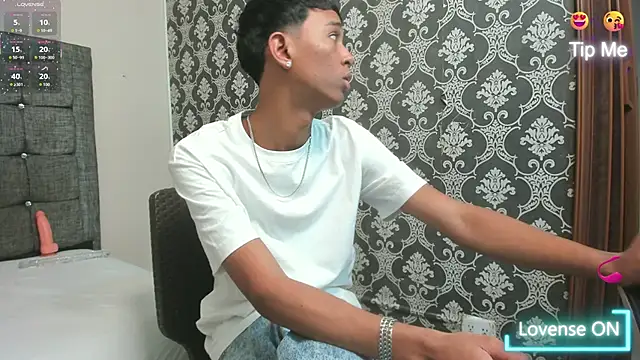 Snapshot of Little_Twink19x chatting on 03-10-26, 06:57 Little Twink19x online show from 03-10-26, 06:57