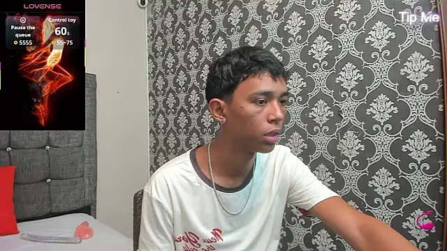 Snapshot of Little_Twink19x chatting on 03-20-26, 07:19 Little Twink19x online show from 03-20-26, 07:19