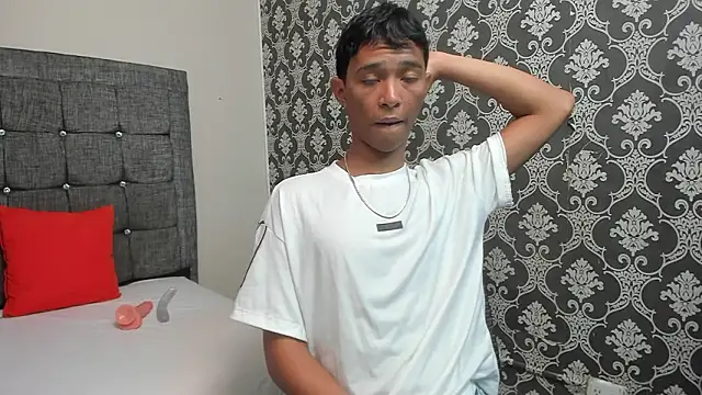 Snapshot of Little_Twink19x chatting on 03-21-26, 07:17 Little Twink19x online show from 03-21-26, 07:17
