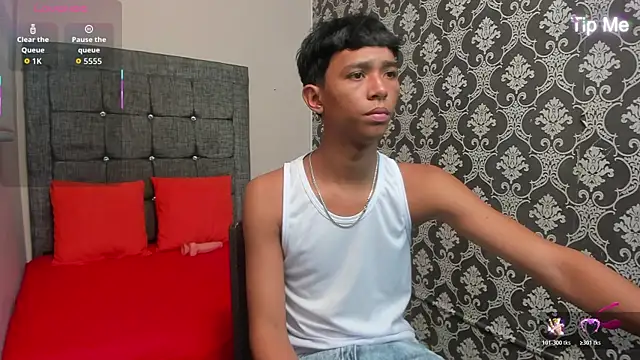 Snapshot of Little_Twink19x chatting on 04-23-26, 07:27 Little Twink19x online show from 04-23-26, 07:27