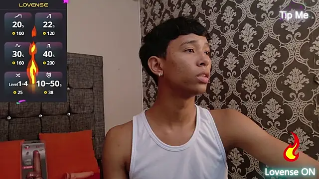 Snapshot of Little_Twink19x chatting on 05-25-26, 07:42 Little Twink19x online show from 05-25-26, 07:42
