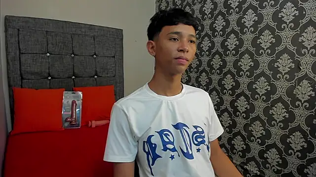 Snapshot of Little_Twink19x chatting on 06-03-26, 07:19 Little Twink19x online show from 06-03-26, 07:19