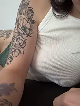 Lizzy Wild online show from 04-21-26, 07:03