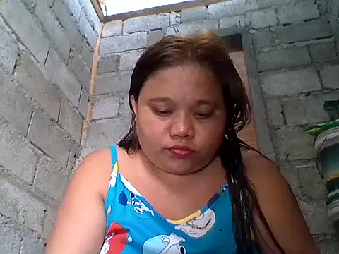 Snapshot of sweetlyn31 chatting on 06-07-26, 12:15 sweetlyn31 online show from 06-07-26, 12:15