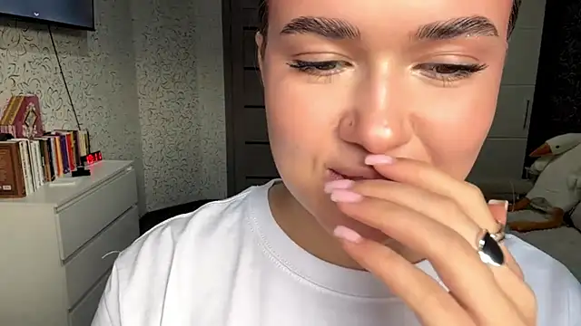 JoycelynUrion online show from 04-11-26, 11:14