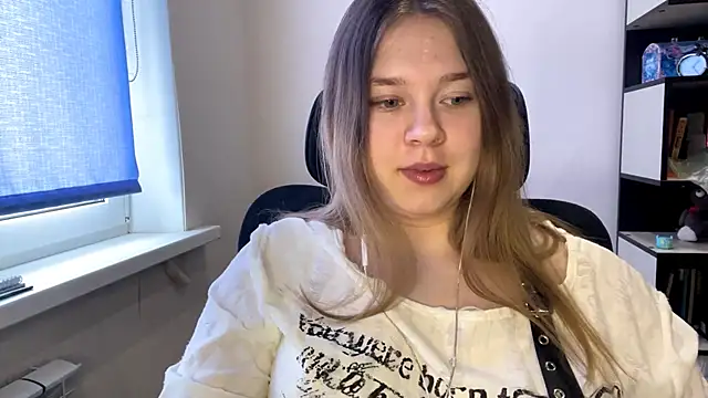 TomikoPfau online show from 03-25-26, 07:47