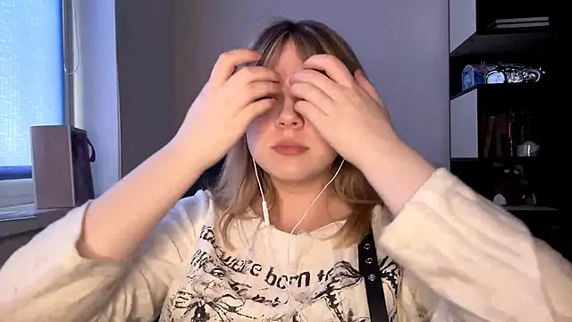 TomikoPfau online show from 04-19-26, 02:16