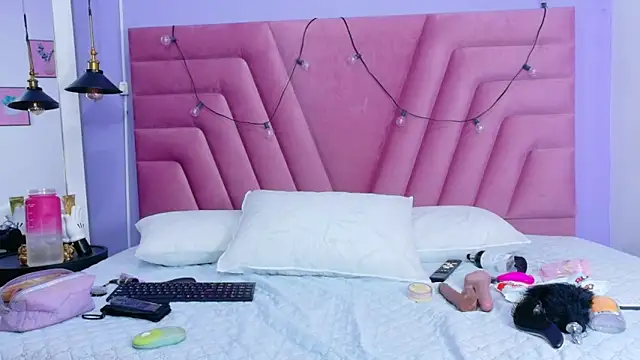 curvybuffgirllll online show from 04-13-26, 07:41