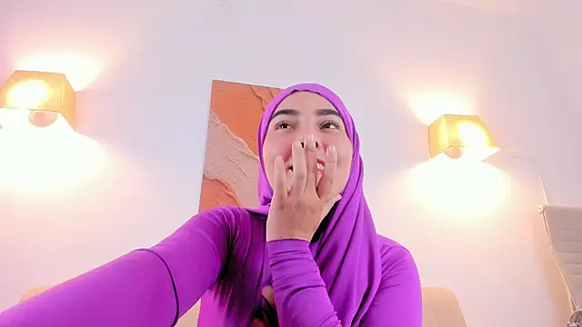 Malika Noor online show from 04-15-26, 07:58