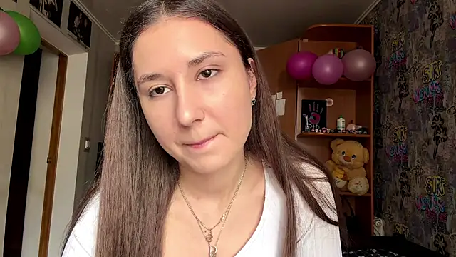 Snapshot of poly_princess chatting on 03-04-26, 09:15 poly princess online show from 03-04-26, 09:15