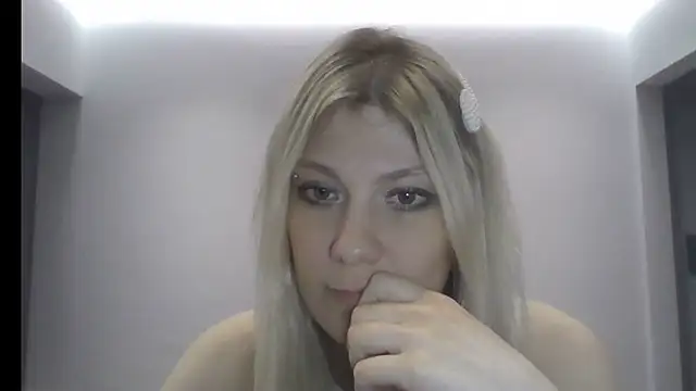 Foxy Bright online show from 03-12-26, 07:31