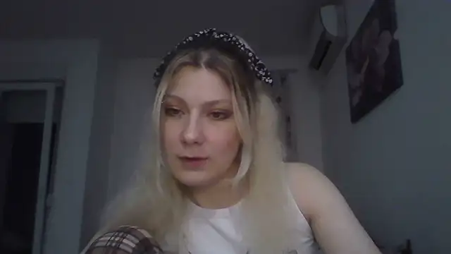 Foxy Bright online show from 03-24-26, 07:19