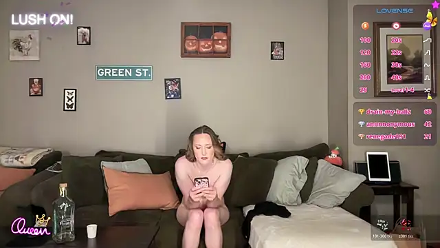 Snapshot of greenxxxqueen chatting on 04-26-26, 04:32 greenxxxqueen online show from 04-26-26, 04:32