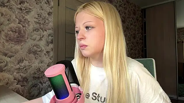 JeneeBIanks online show from 04-24-26, 11:34