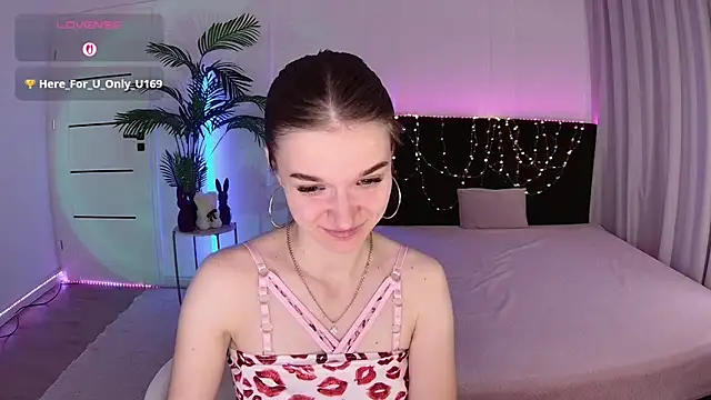 Ann Wood online show from 05-07-26, 02:44