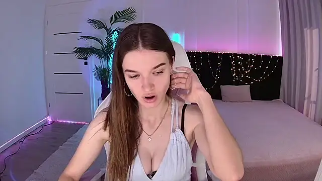 Ann Wood online show from 05-25-26, 01:50