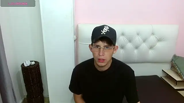 Snapshot of masterboyx chatting on 03-09-26, 02:04 masterboyx online show from 03-09-26, 02:04