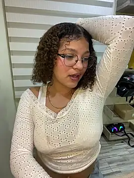 Snapshot of KendyLove_ chatting on 05-11-26, 12:05 KendyLove online show from 05-11-26, 12:05