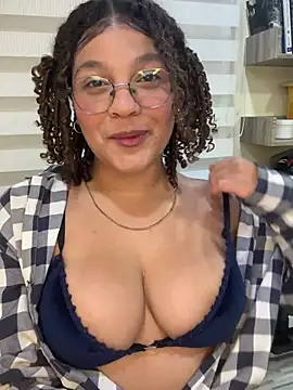 Snapshot of KendyLove_ chatting on 06-11-26, 04:54 KendyLove online show from 06-11-26, 04:54
