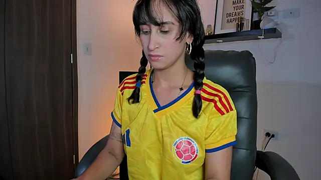 Snapshot of Antonella_Moretti_ chatting on 06-25-26, 03:28 Antonella Moretti online show from 06-25-26, 03:28