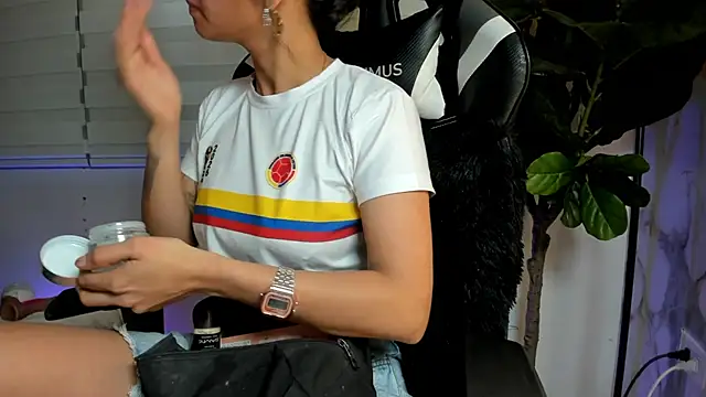 Snapshot of Antonella_Moretti_ chatting on 07-09-26, 03:54 Antonella Moretti online show from 07-09-26, 03:54