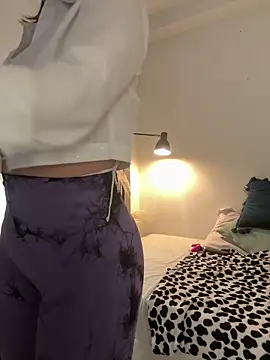 Snapshot of Viictoria-Jones chatting on 06-17-26, 10:06 Viictoria-Jones online show from 06-17-26, 10:06