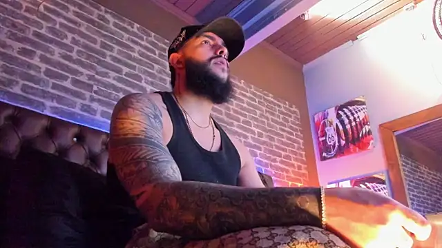 SantiagoHincapiie online show from 03-12-26, 08:48