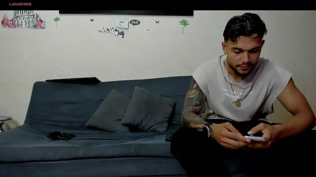 Snapshot of heteros_hot_ chatting on 06-30-26, 09:05 heteros hot online show from 06-30-26, 09:05
