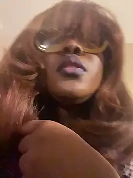 Snapshot of MadameXtasy chatting on 02-26-26, 06:01 MadameXtasy online show from 02-26-26, 06:01