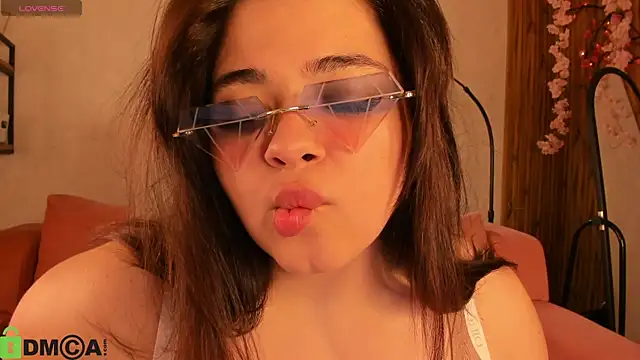 Snapshot of Annet_Nel1son chatting on 05-15-26, 12:50 Annet Nel1son online show from 05-15-26, 12:50