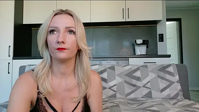 Snapshot of amy_loves_to_be_teased chatting on 04-04-26, 09:18 amy loves to be teased online show from 04-04-26, 09:18