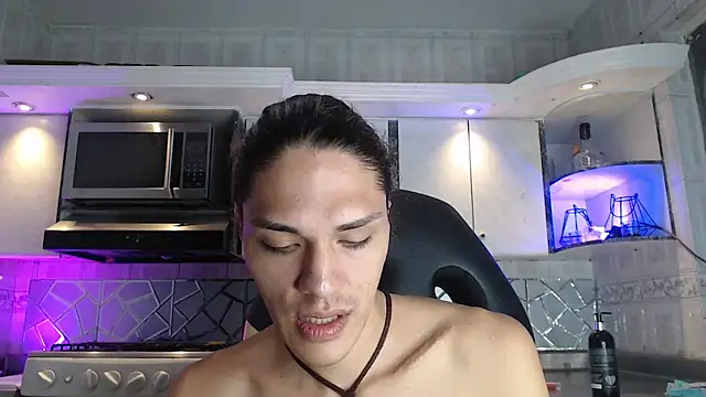 CrisOzzz online show from 04-11-26, 06:34