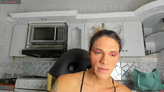 CrisOzzz online show from 07-18-26, 04:16