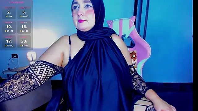 Snapshot of HijabiMilff chatting on 05-28-26, 02:36 HijabiMilff online show from 05-28-26, 02:36