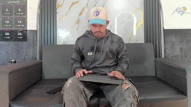 Snapshot of Latins_on_fire chatting on 05-20-26, 11:16 Latins on fire online show from 05-20-26, 11:16