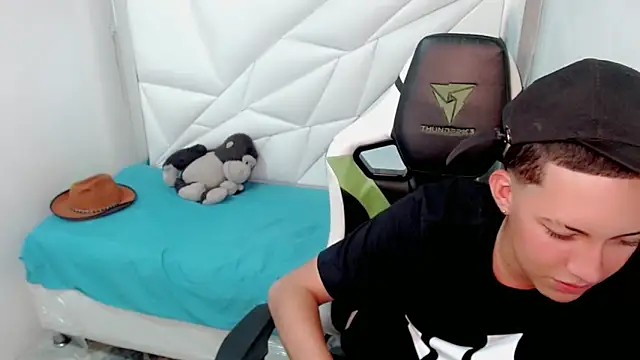 Street poemm  online show from 03-08-26, 03:43