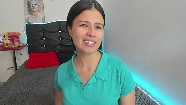 LatinaQueen23 online show from 05-04-26, 04:03