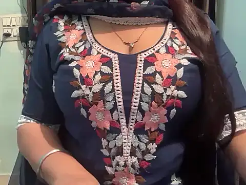 Avneet kaurr1 online show from 04-28-26, 02:27