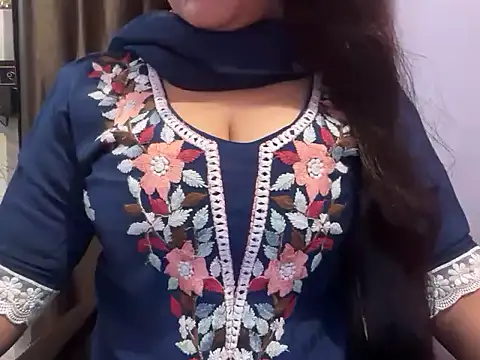 Avneet kaurr1 online show from 06-08-26, 02:45