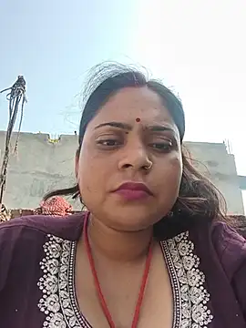 Snapshot of Aanushaka chatting on 06-16-26, 10:18 Aanushaka online show from 06-16-26, 10:18