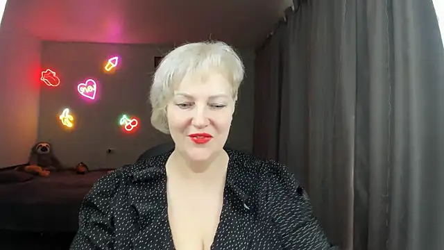 Snapshot of Mary-Leee chatting on 05-28-26, 06:00 Mary-Leee online show from 05-28-26, 06:00