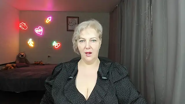 Snapshot of Mary-Leee chatting on 06-07-26, 07:45 Mary-Leee online show from 06-07-26, 07:45