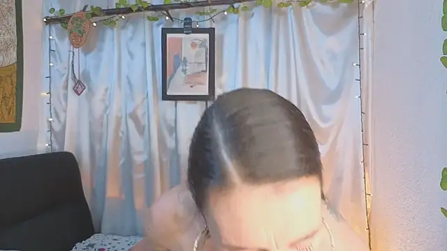 LeanaMaturee online show from 04-04-26, 12:02