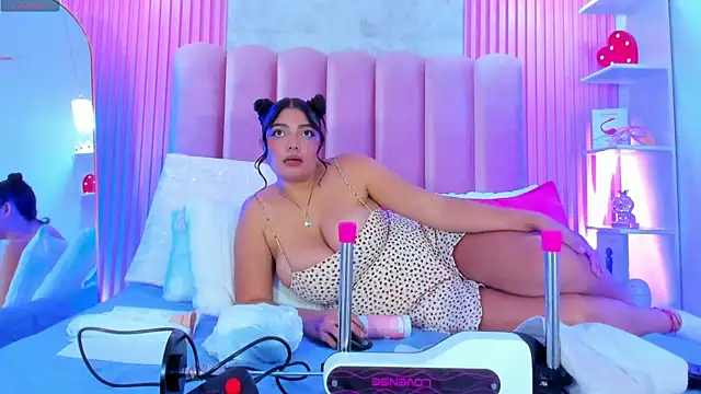 ArianaRougee online show from 07-04-26, 05:35